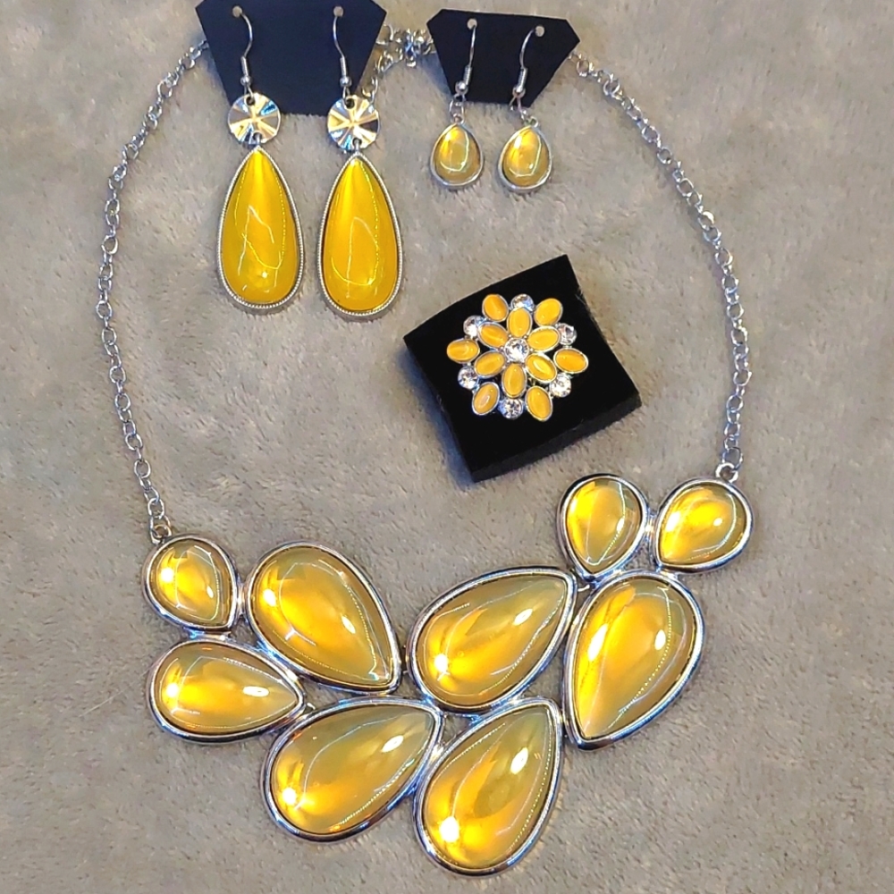 Yellow Spring Moonstone Set